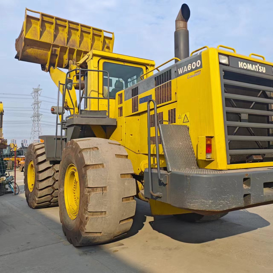 Wiellader KOMATSU WA600-3