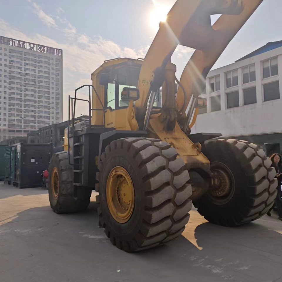 Wiellader KOMATSU WA600-3