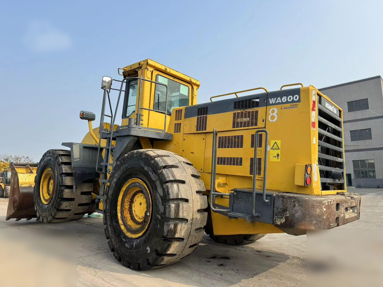 Wiellader KOMATSU WA600-3