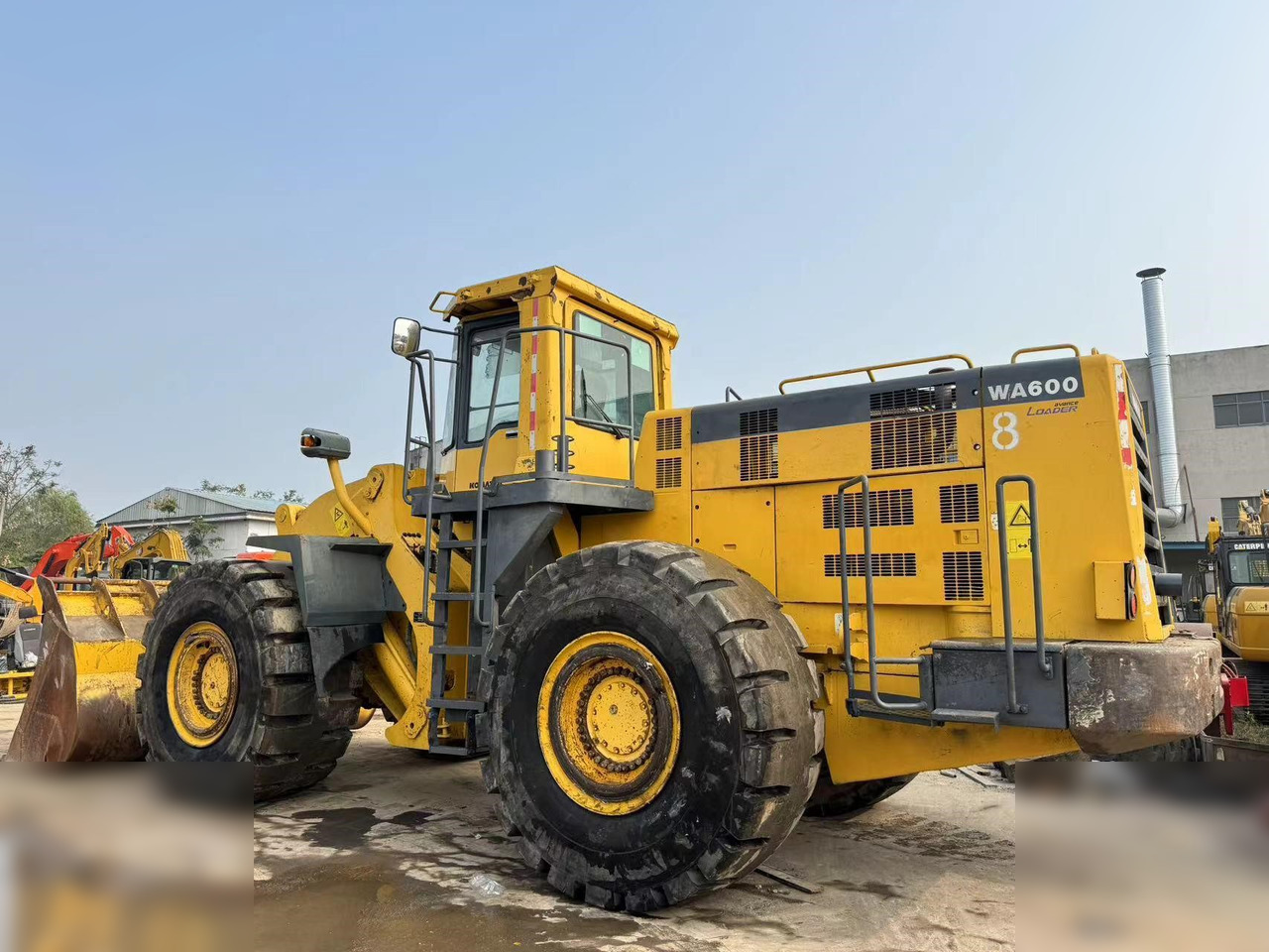 Wiellader KOMATSU WA600-3