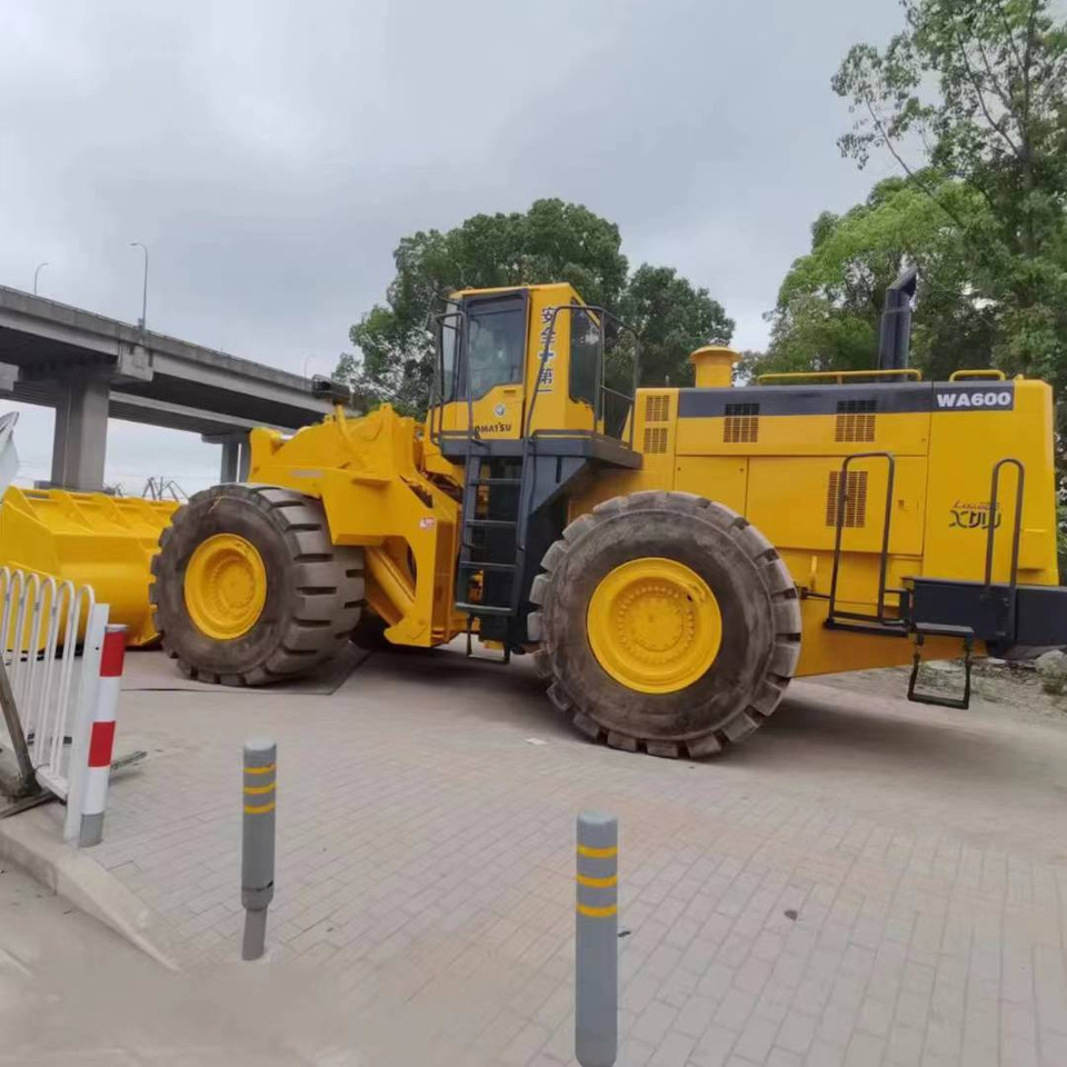 Wiellader KOMATSU WA600-3