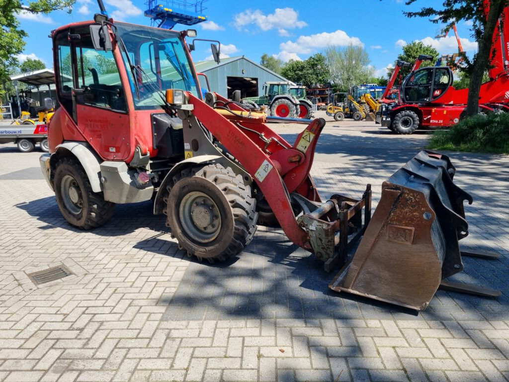 Wiellader KOMATSU WA70-5