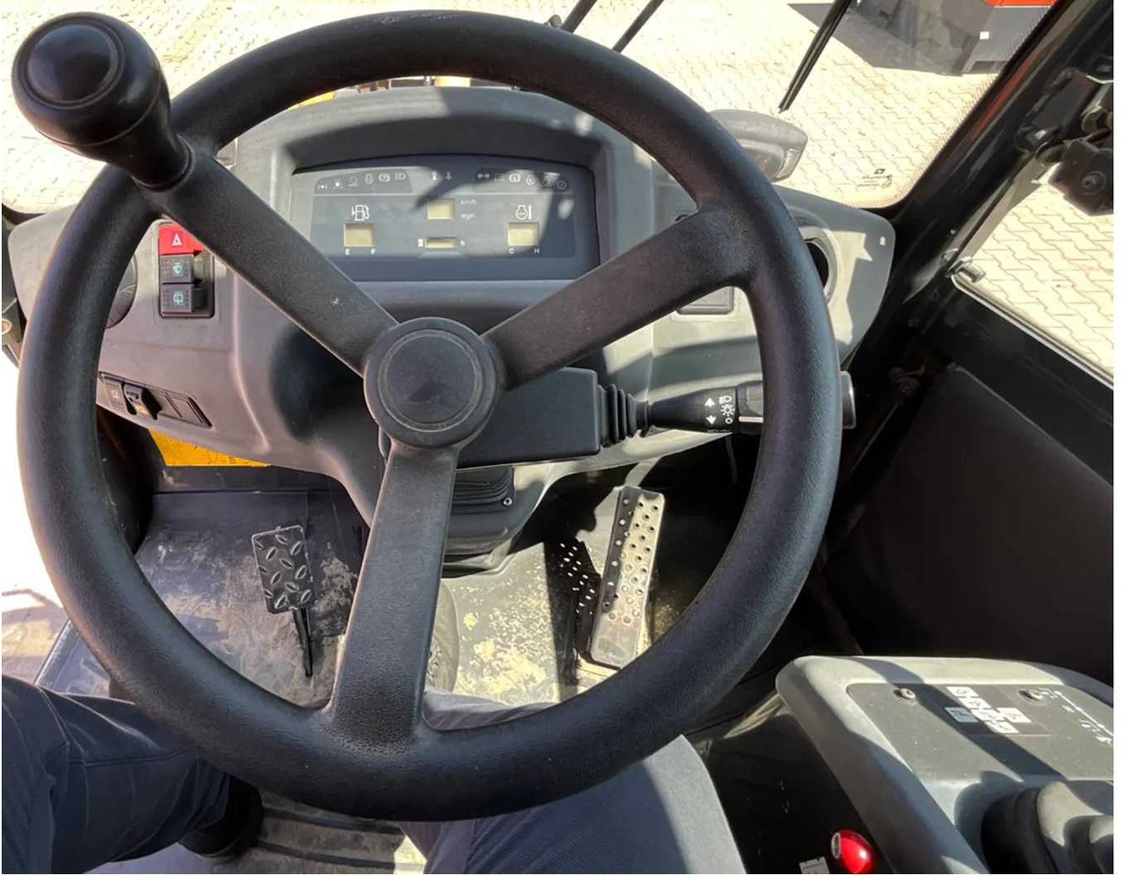 Wiellader KOMATSU WA80-6 2015 WHEEL LOADER