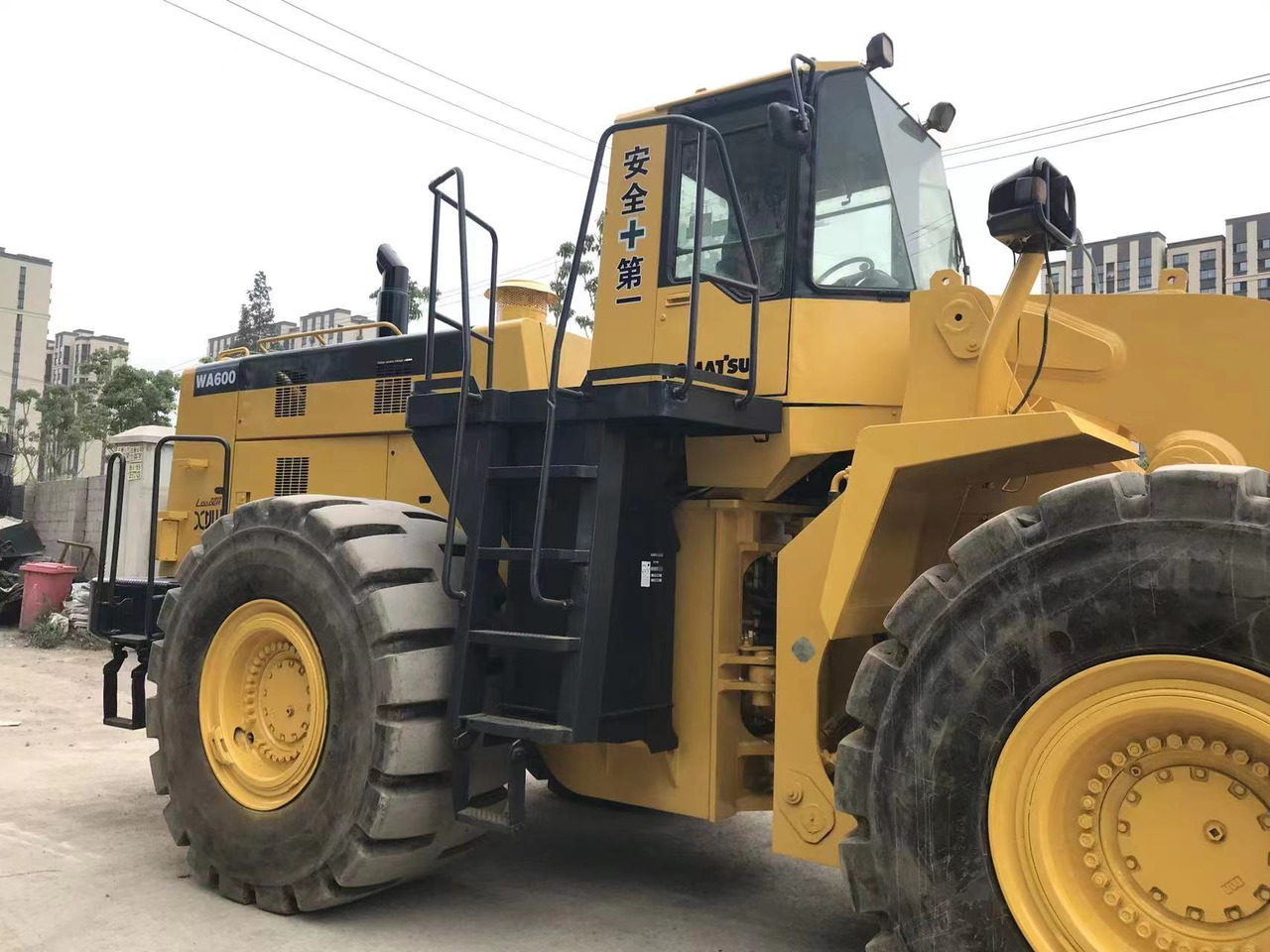 Wiellader KOMATSU WA 600-6