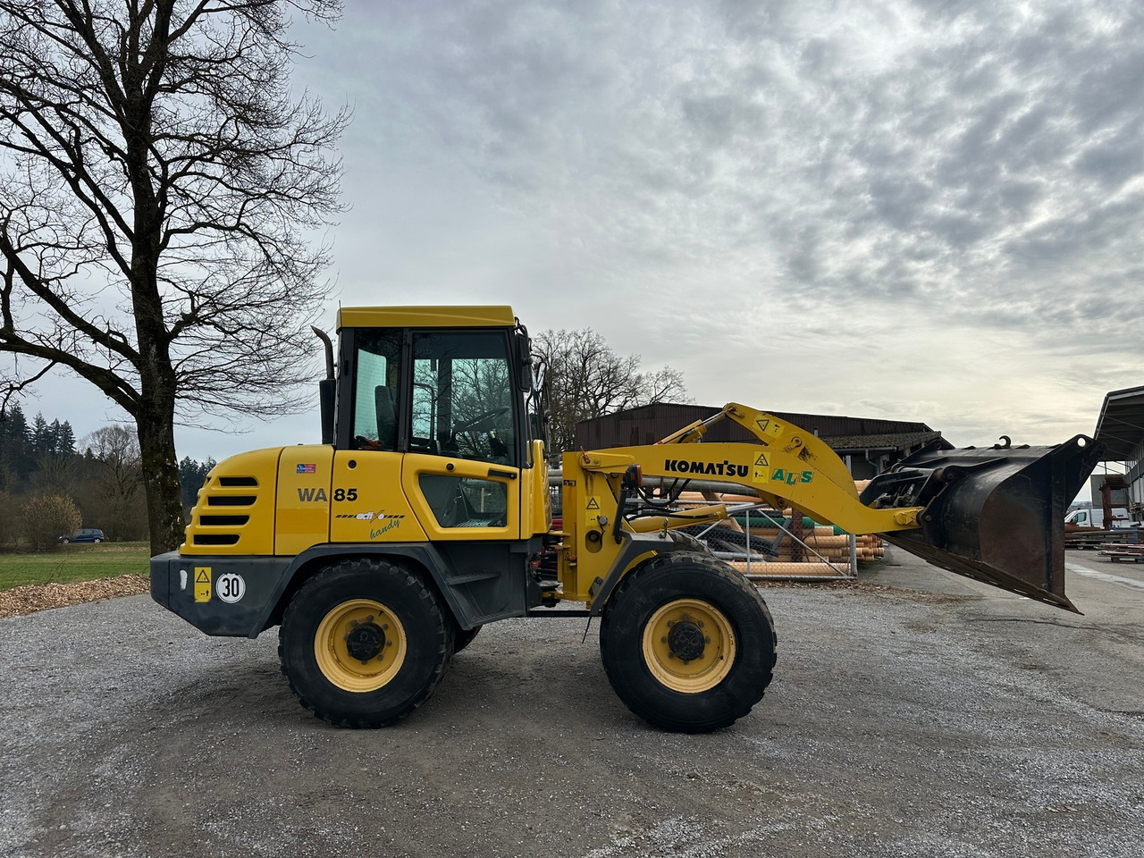 Wiellader KOMATSU WA 85 3