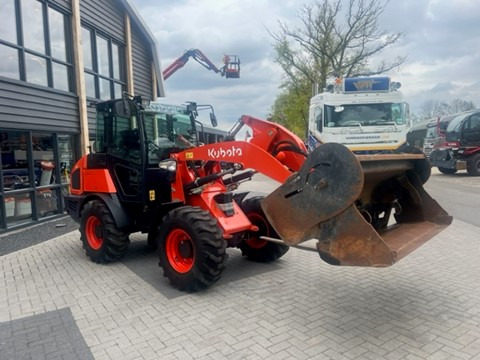 Wiellader KUBOTA R082