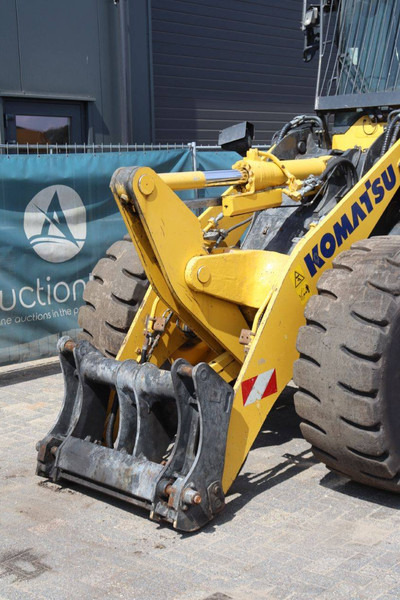 Wiellader Komatsu WA270