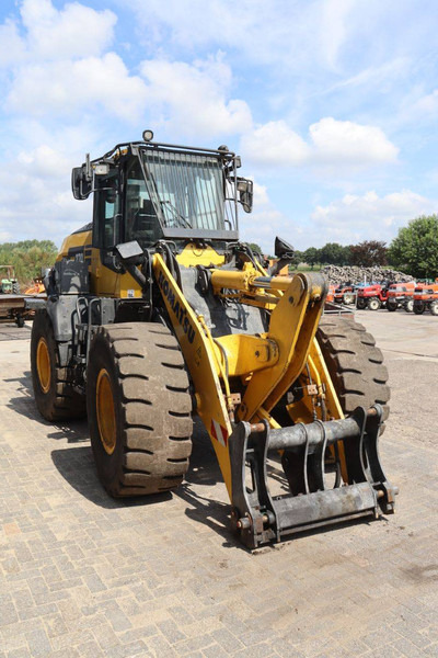 Wiellader Komatsu WA270