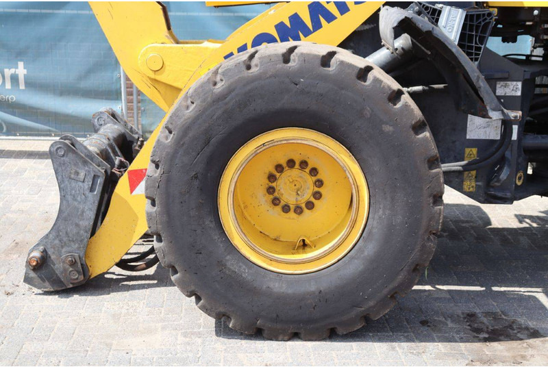 Wiellader Komatsu WA270