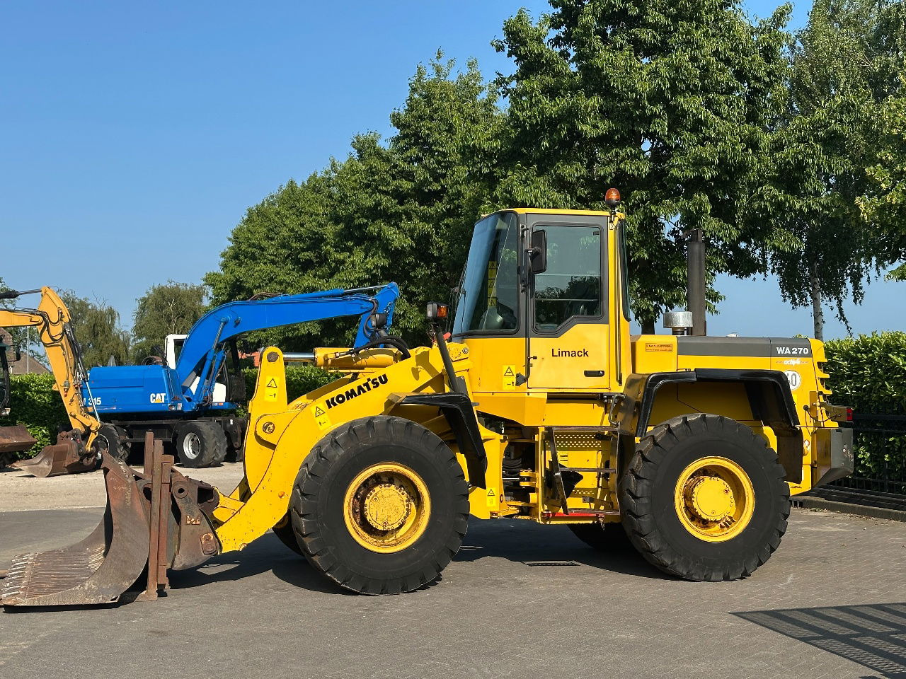 Wiellader Komatsu WA270-3