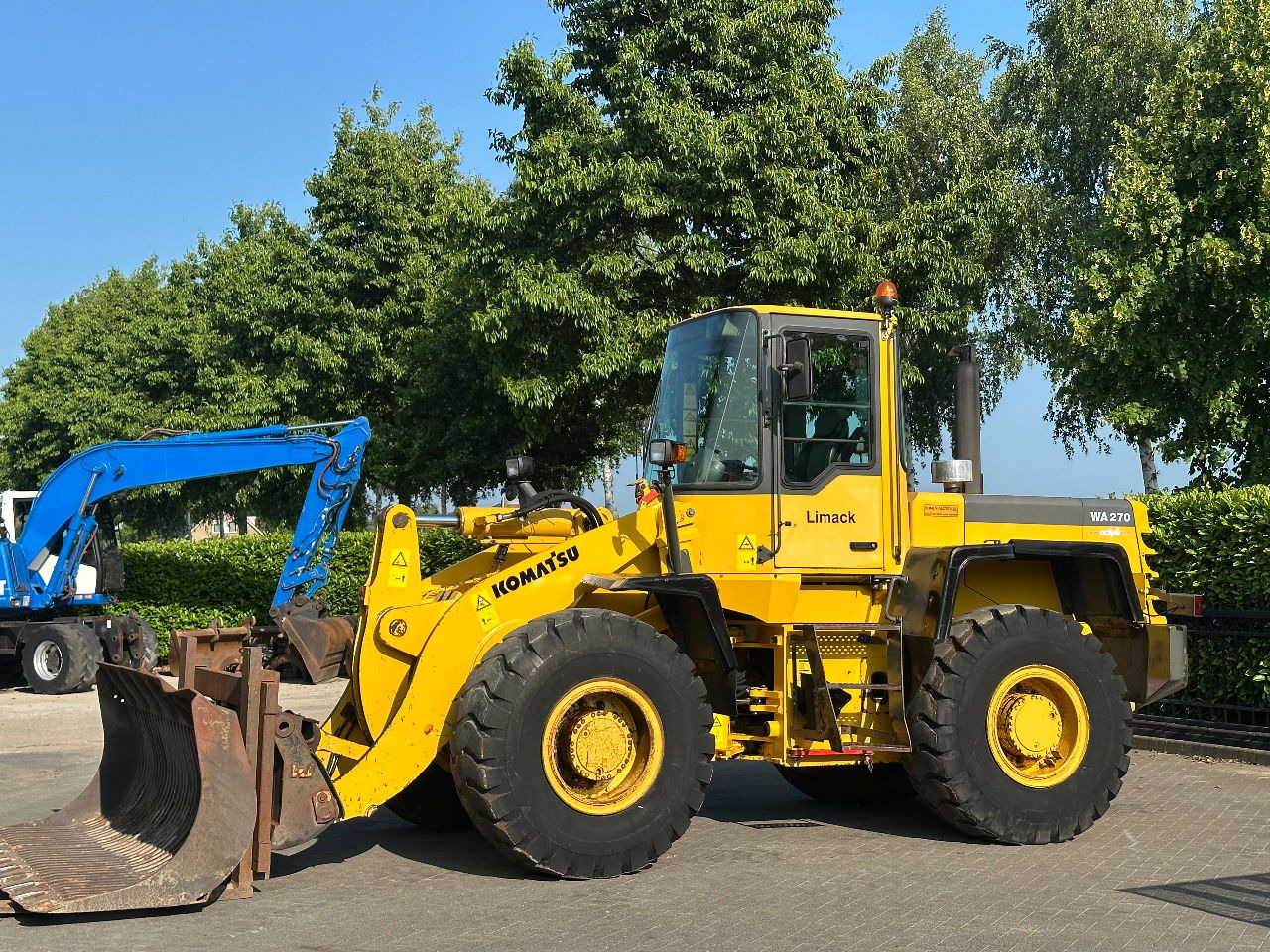 Wiellader Komatsu WA270-3