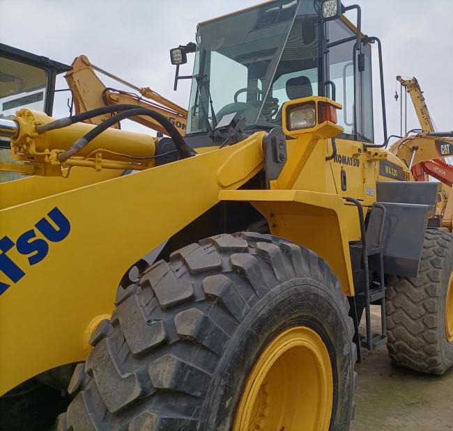 Wiellader Komatsu WA320