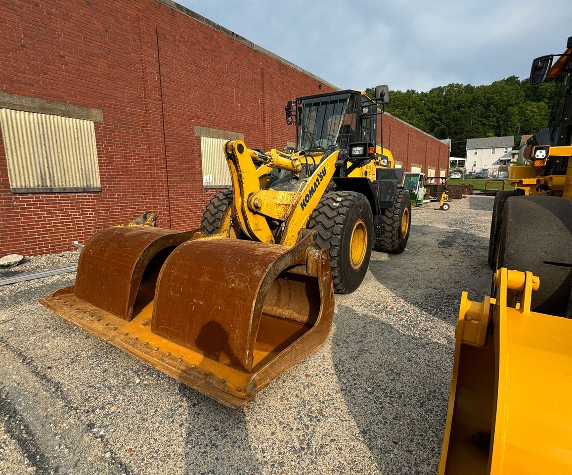 Wiellader Komatsu WA320-8