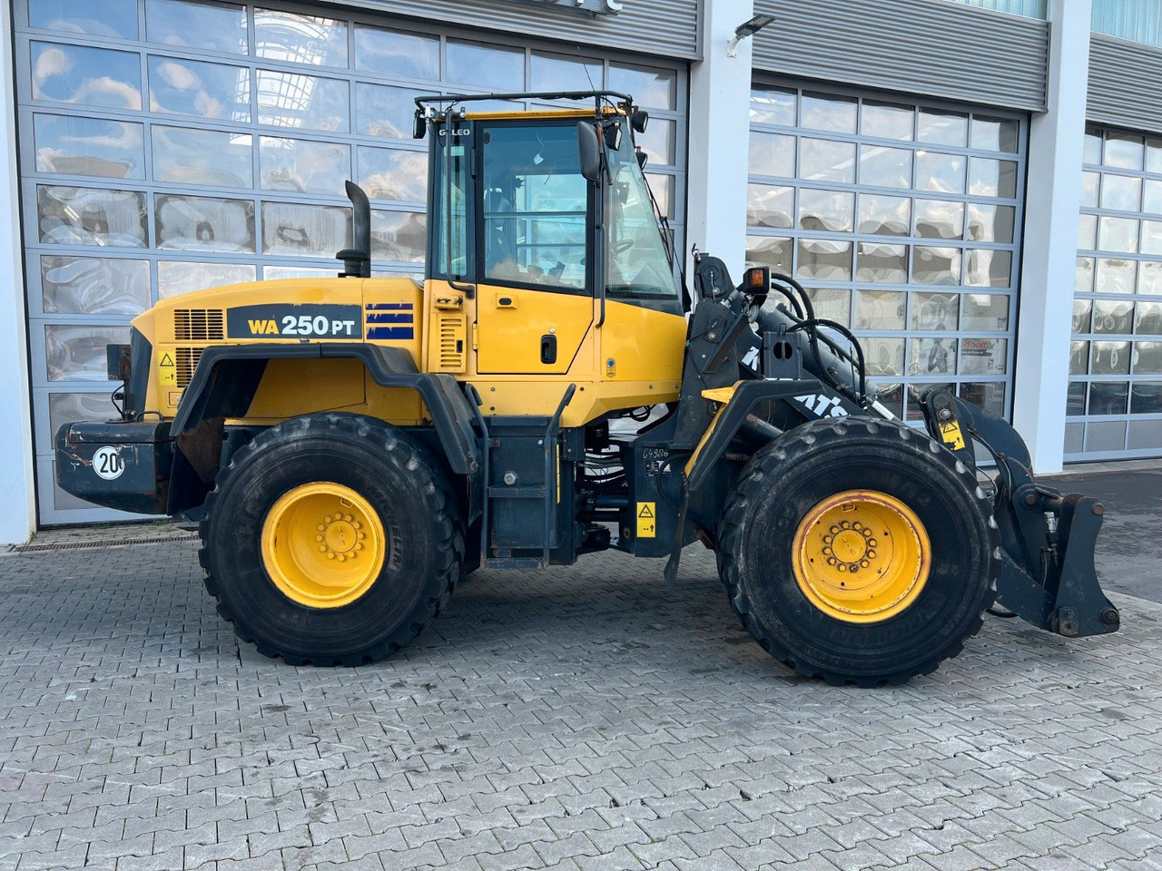 Wiellader Komatsu WA 250 PT - 5H / 12.390h /