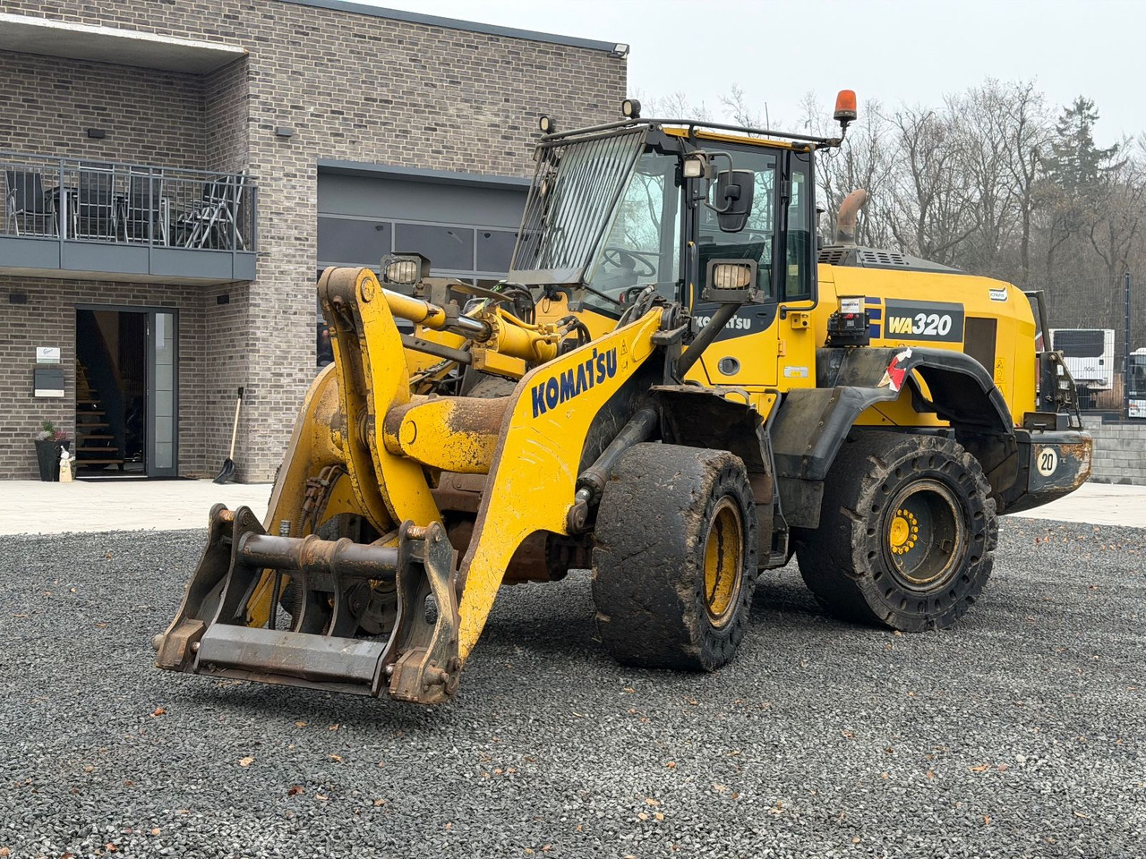 Wiellader Komatsu WA 320 -8 Radlader Highlift Vollgummi Wartung