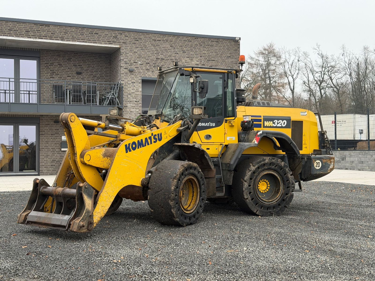 Wiellader Komatsu WA 320 -8 Radlader Highlift Vollgummi Wartung