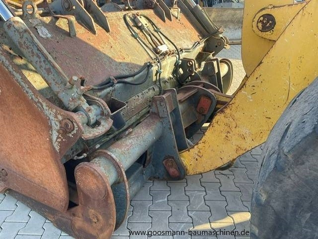 Wiellader Komatsu WA 320 mit Greifschaufel + Schnellwechsler