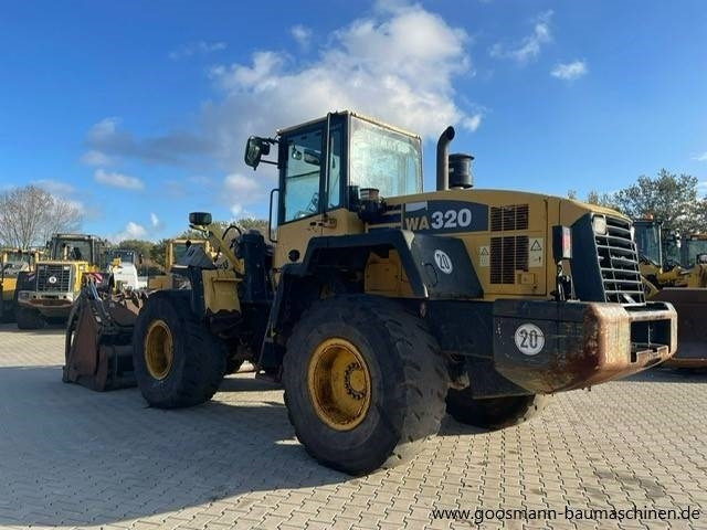 Wiellader Komatsu WA 320 mit Greifschaufel + Schnellwechsler