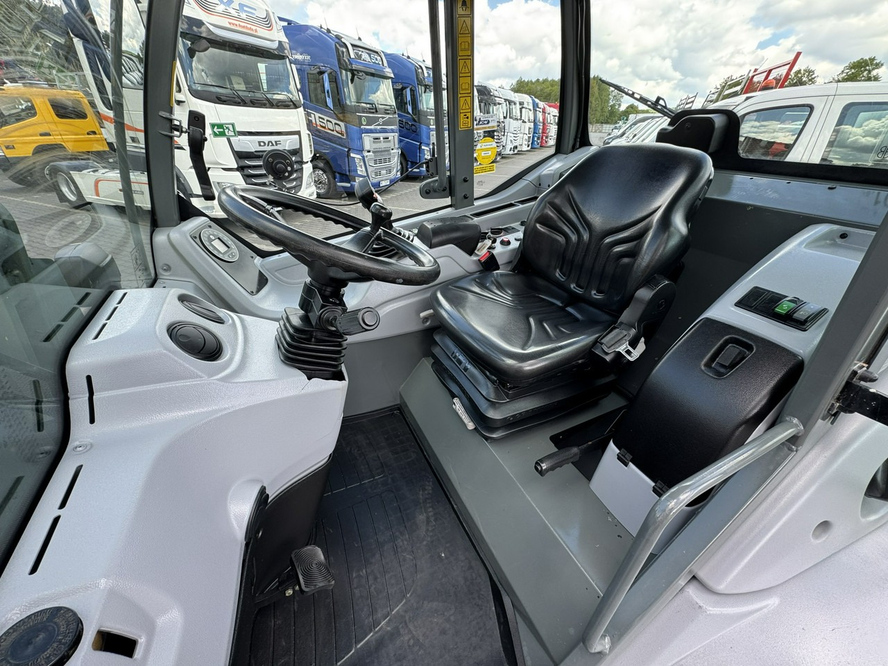 Wiellader Kramer 5085, 353-11S