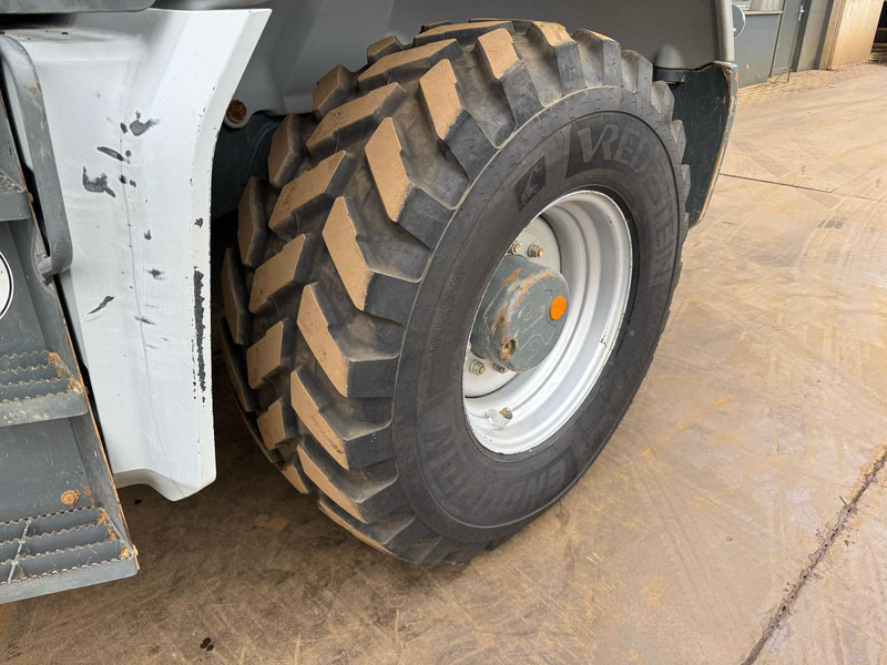 Wiellader Kramer 8155 / Forks / bucket