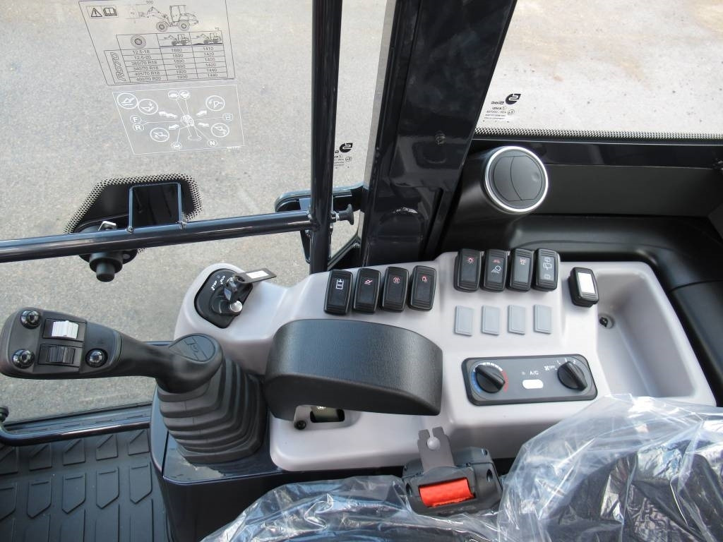 Wiellader Kubota R070W UUTUUSMALLI