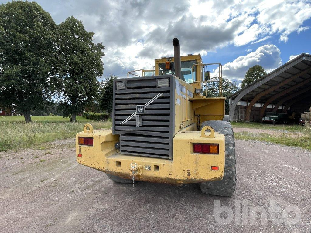 Wiellader L180 c med skopa