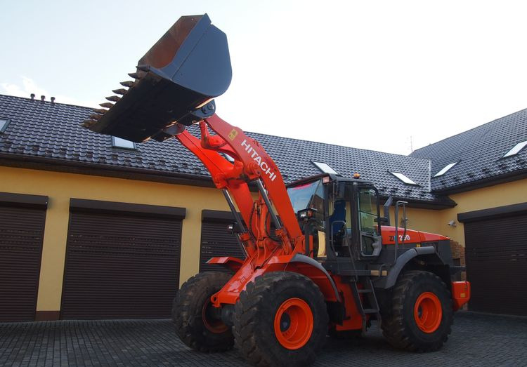 Wiellader Ładowarka Hitachi ZW250 2010 Ładowarka Hitachi Waga, Centralne smarowanie
