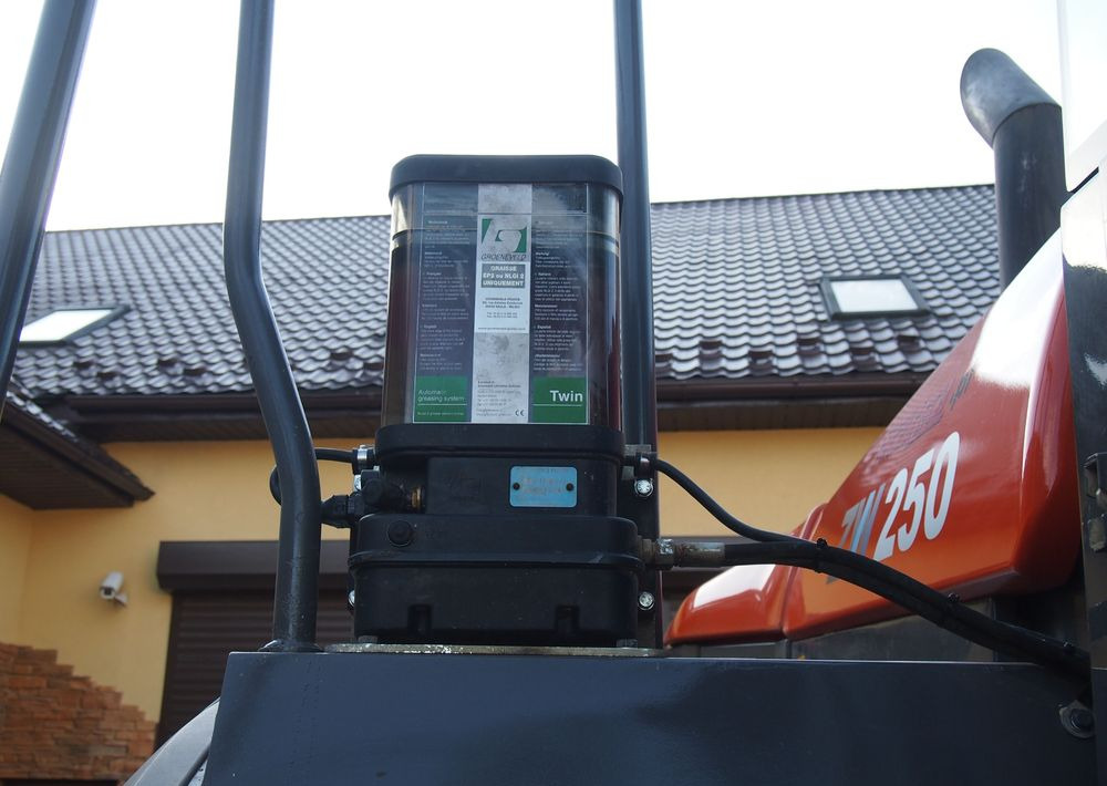 Wiellader Ładowarka Hitachi ZW250 2010 Ładowarka Hitachi Waga, Centralne smarowanie