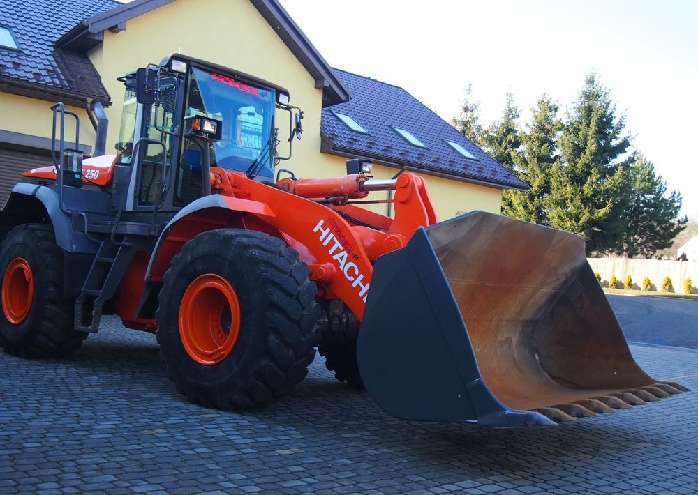 Wiellader Ładowarka Hitachi ZW250 2010 Ładowarka Hitachi Waga, Centralne smarowanie