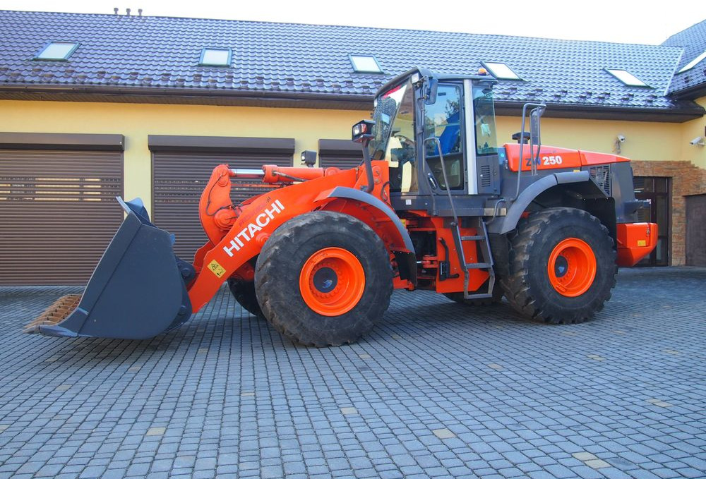 Wiellader Ładowarka Hitachi ZW250 2010 Ładowarka Hitachi Waga, Centralne smarowanie