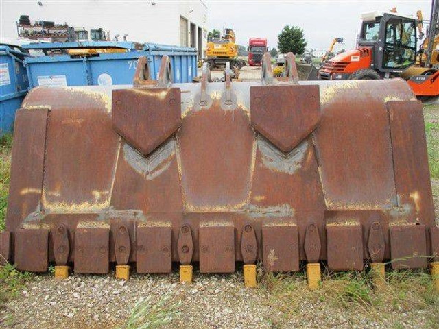 Wiellader Liebherr (1884) L 586 Schaufel / bucket