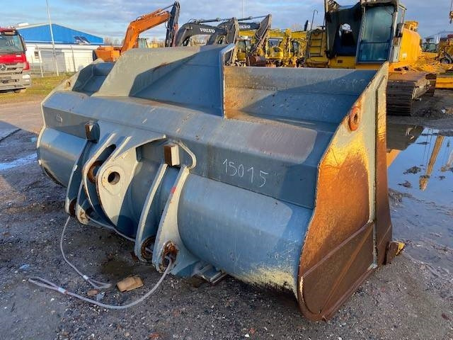 Wiellader Liebherr (1884) L 586 Schaufel / bucket