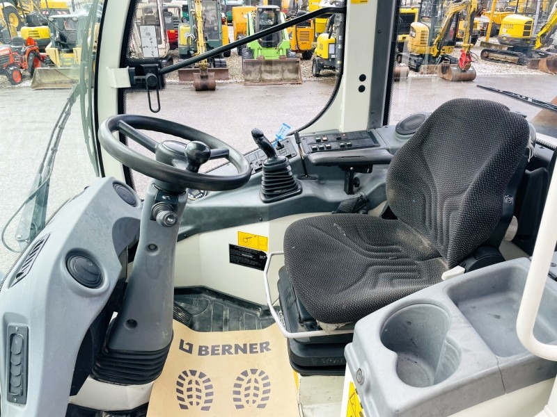 Wiellader Liebherr L506C (3725)