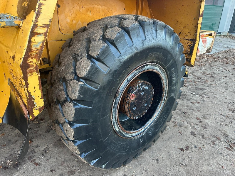 Wiellader Liebherr L541 Included spare wheels