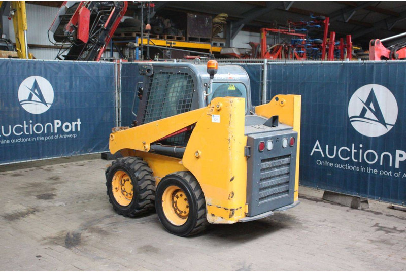 Wiellader Mustang R135