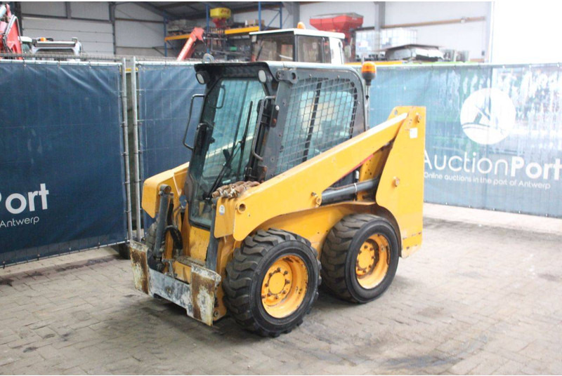 Wiellader Mustang R135