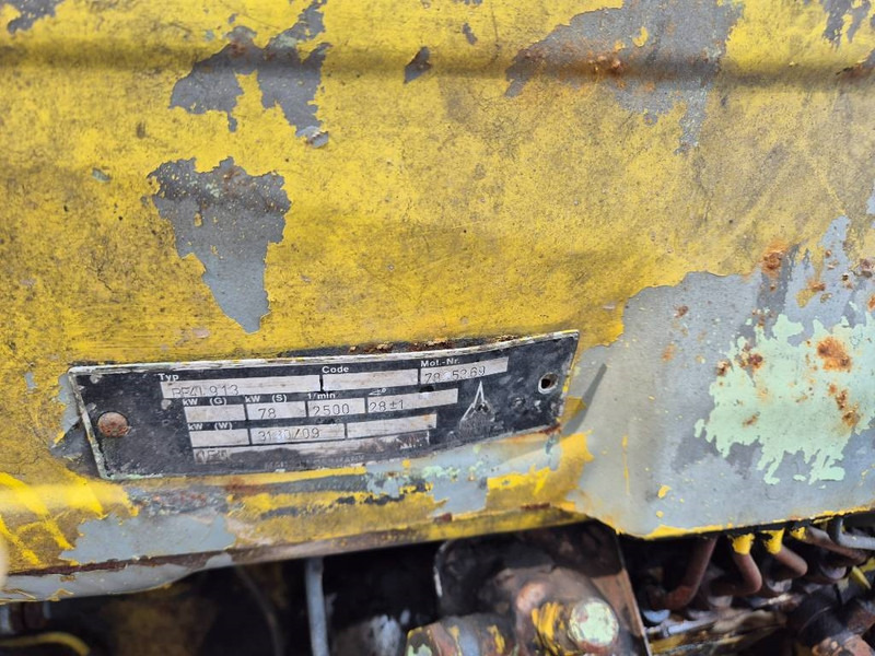 Wiellader O & K L15 With bucket and quickshift