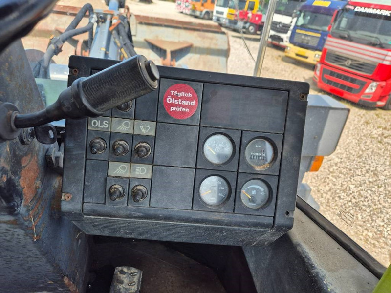 Wiellader O & K L15 With bucket and quickshift