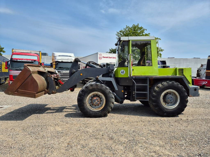 Wiellader O & K L15 With bucket and quickshift