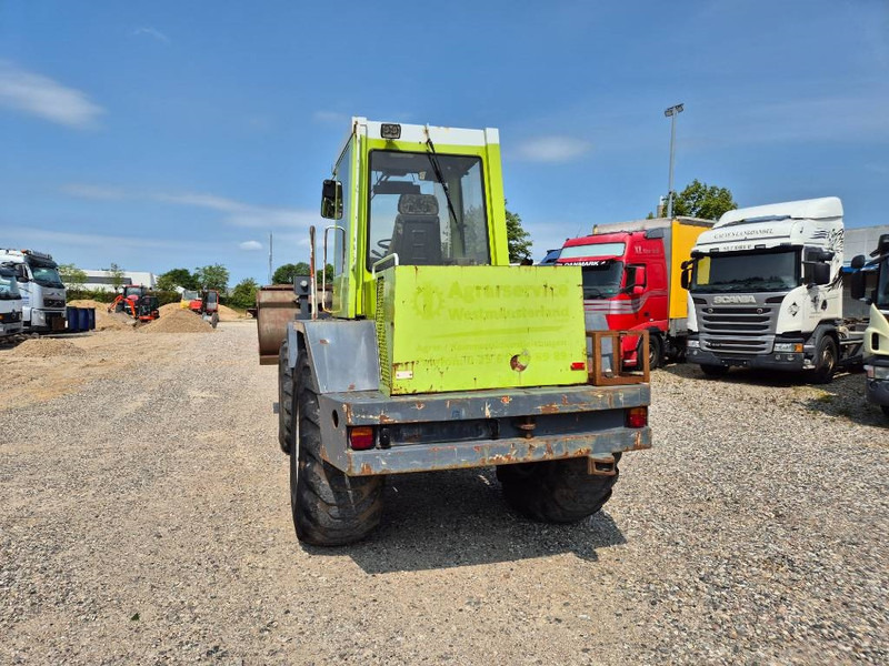 Wiellader O & K L15 With bucket and quickshift