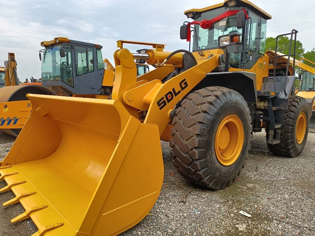 Wiellader SDLG L 956 F