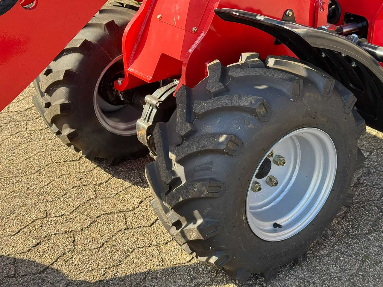 Wiellader Stahlworks R906