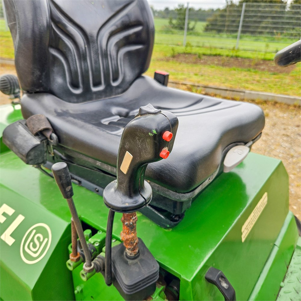 Wiellader Striegel 300 DYA 37PS