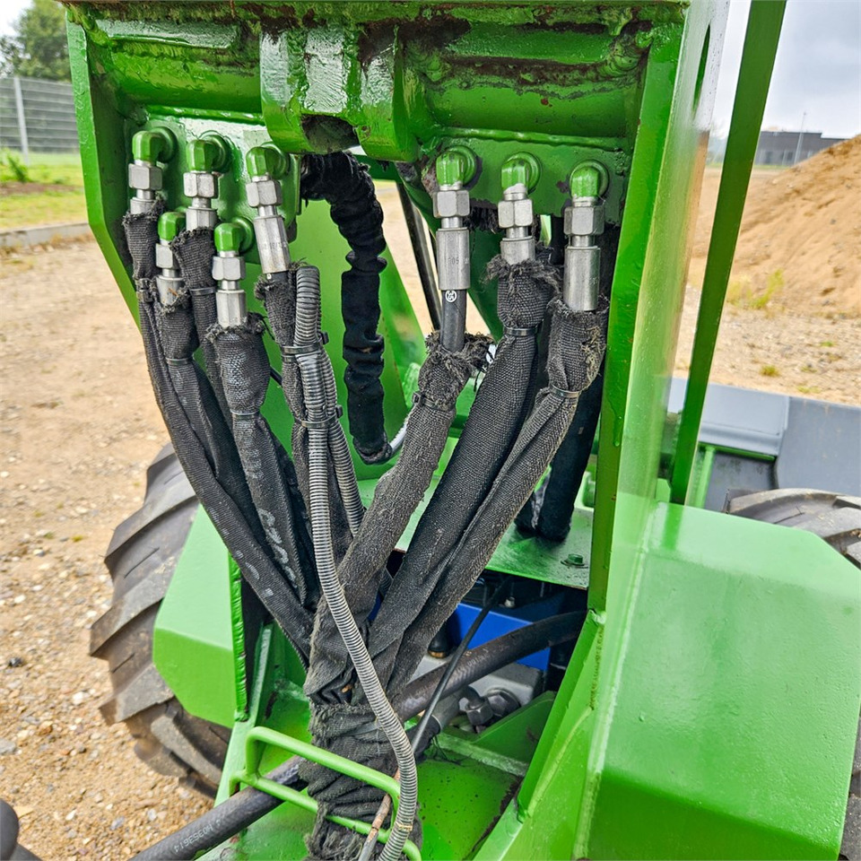 Wiellader Striegel 300 DYA 37PS