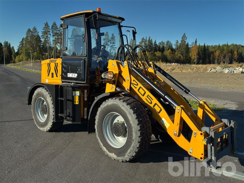 Wiellader Swekip 2050 inklusive långgafflar och planeringsskopa