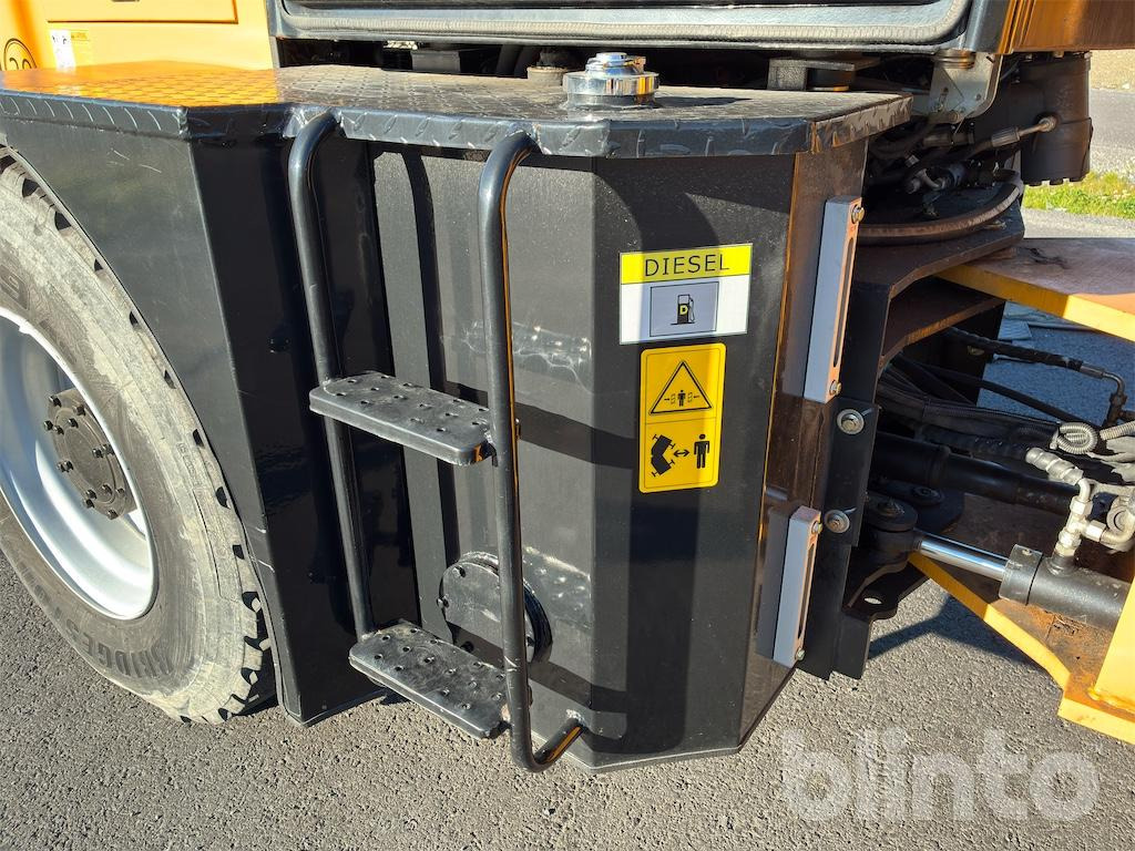 Wiellader Swekip 2050 inklusive långgafflar och planeringsskopa