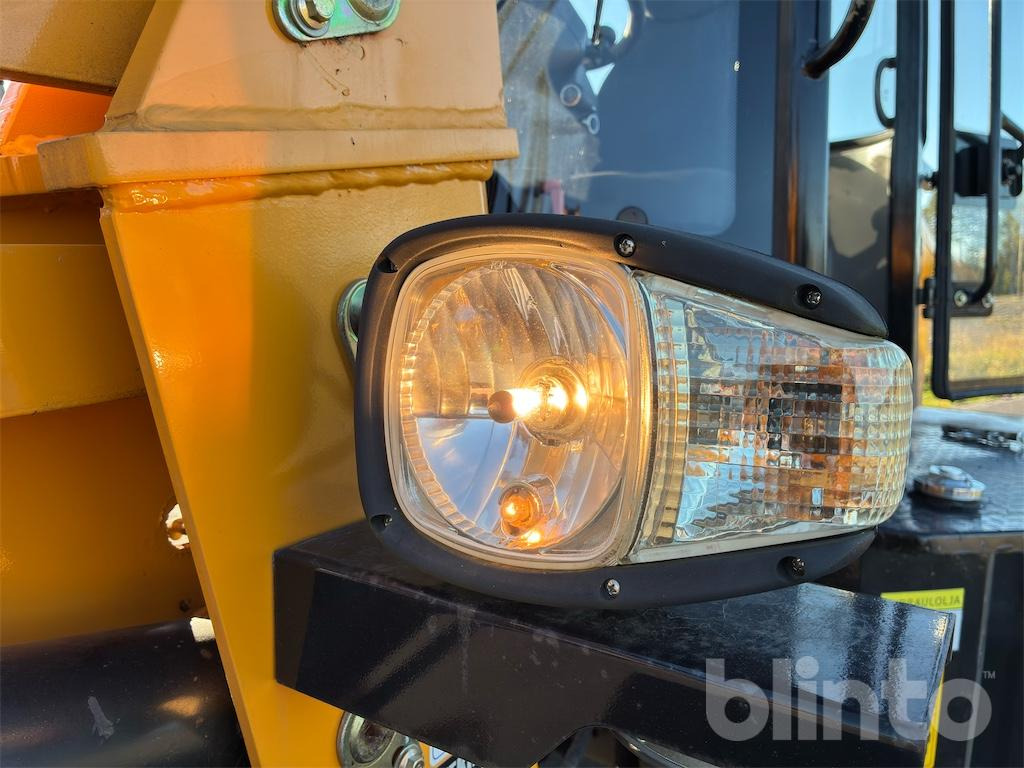 Wiellader Swekip 2050 inklusive långgafflar och planeringsskopa