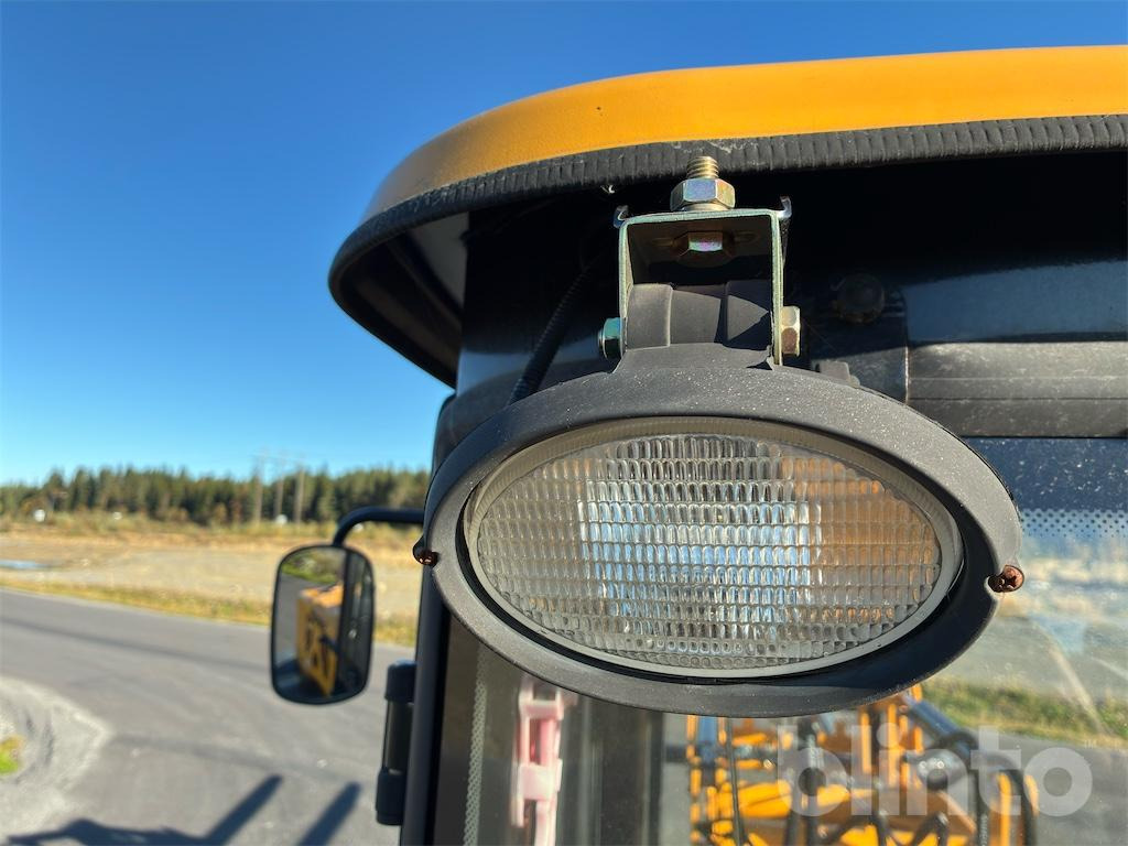 Wiellader Swekip 2050 inklusive långgafflar och planeringsskopa