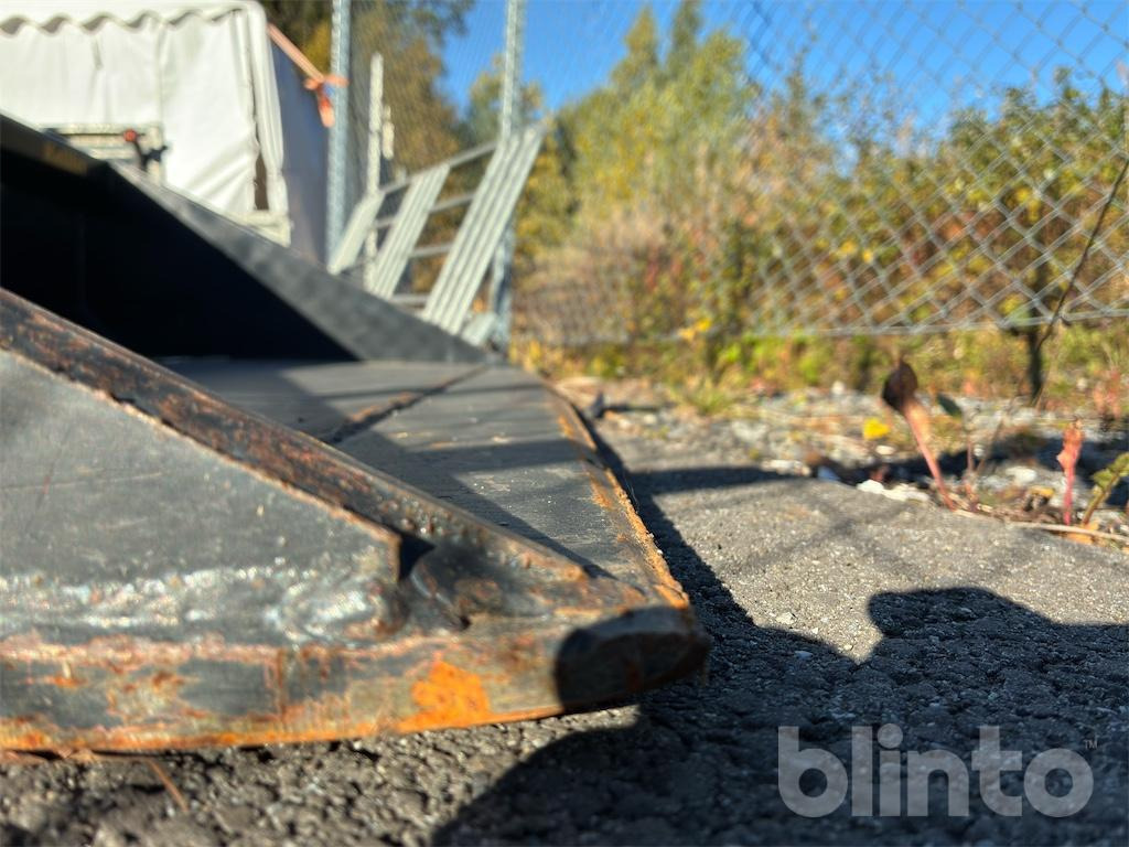 Wiellader Swekip 2050 inklusive långgafflar och planeringsskopa