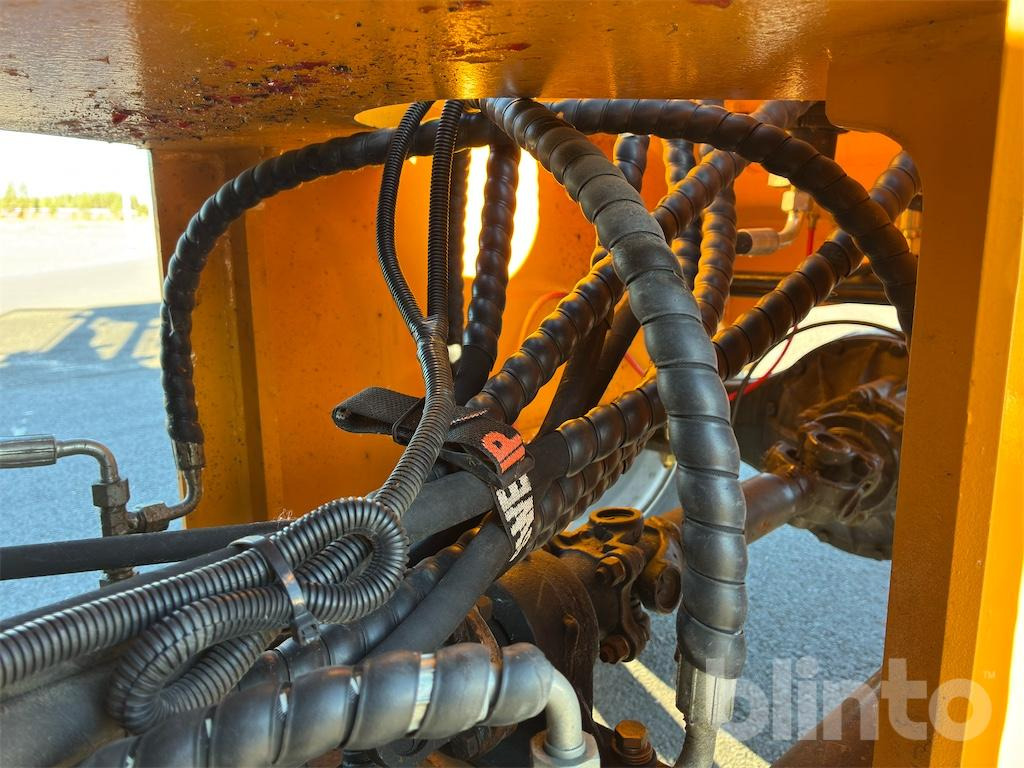 Wiellader Swekip 2050 inklusive långgafflar och planeringsskopa